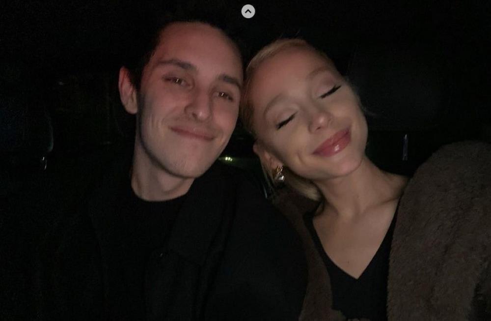 El empresario Dalton Gomez  y la cantante Ariana Grande han decidido poner fin a su matrimonio. Foto. Instagram