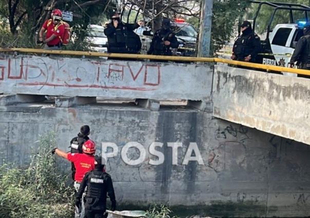 Rescatan a hombre que cayó a un canalón en Monterrey