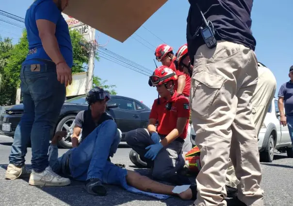 Derrapan en motocicleta en la carretera Nacional, hay dos lesionados