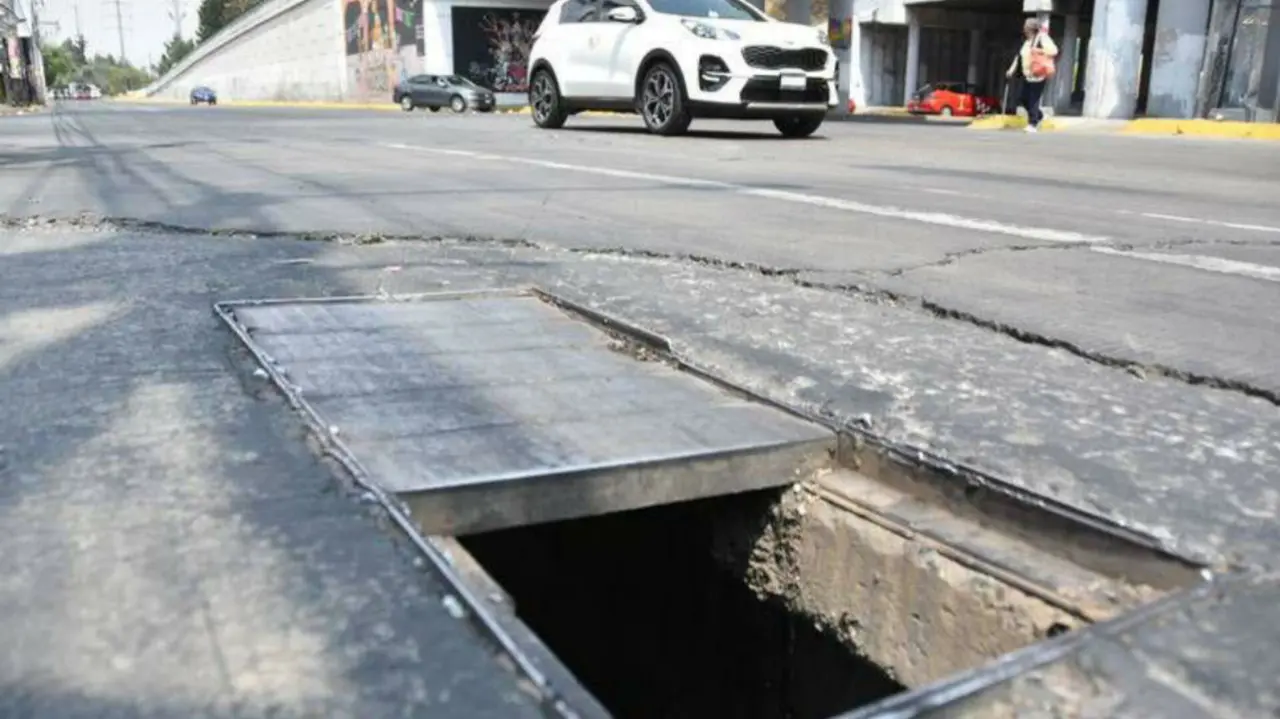 Ante el incremento del robo de rejillas de alcantarillas en Toluca  y Metepec, la legislatura busca aumentar la sanción por este delito. Foto: Cortesía