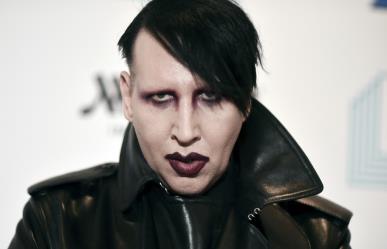 Multarían a Marilyn Manson... ¡por limpiarse los mocos sobre videógrafa!