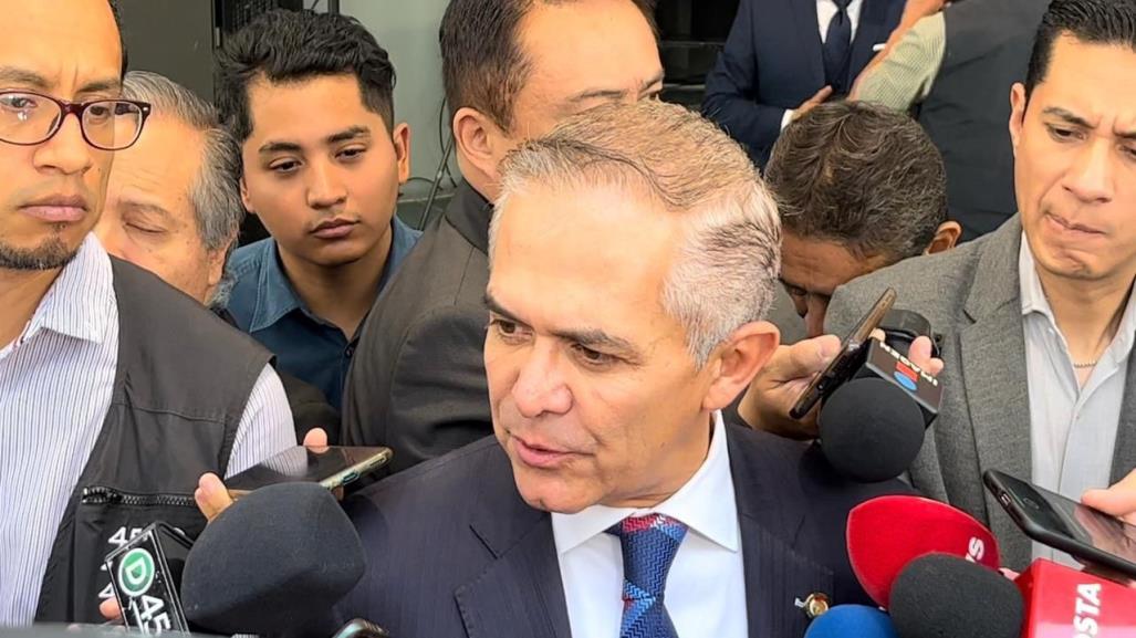 Critica Mancera demora para quitar espectaculares de “corcholatas”