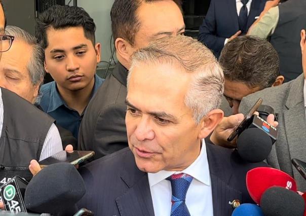 Critica Mancera demora para quitar espectaculares de “corcholatas”