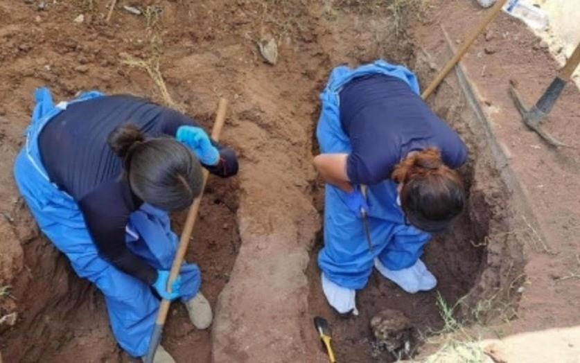 Encuentran Madres rastreadoras fosa clandestina con ocho cuerpos en Sonora