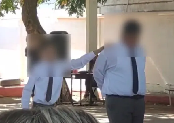 ¡Grandes amigos! Niño guía a su mejor amigo ciego en vals de graduación