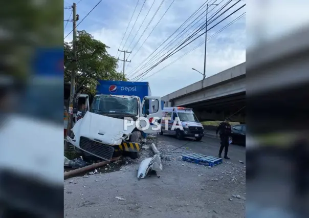 Camión de Pepsi arrolla a tres personas en Escobedo, dos mueren en el lugar