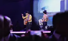 Sorprende traductor a señas a Los Dos Carnales en concierto de la FENADU