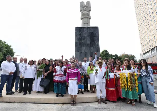 Develan a La Joven de Amajac en la antes conocida Glorieta de Colón