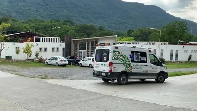 2 muertos y 13 intoxicados en graduación al comer pollo. @Radio_Zocalo