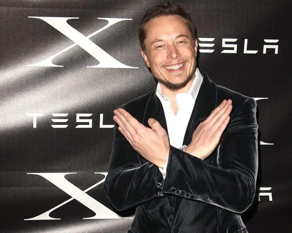 Elon Musk anuncia que logotipo del pajarito azul de Twitter cambiará a una  X