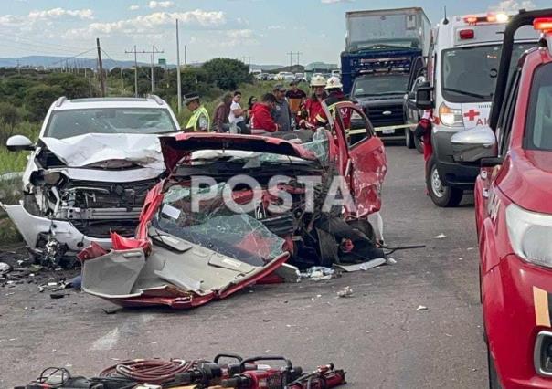 Hermanitas recién nacida y de 4 años, entre los 4 occisos de choque en carretera