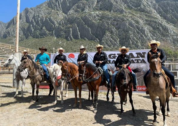 Invita Santa Catarina a la “Gran Cabalgata” en La Huasteca