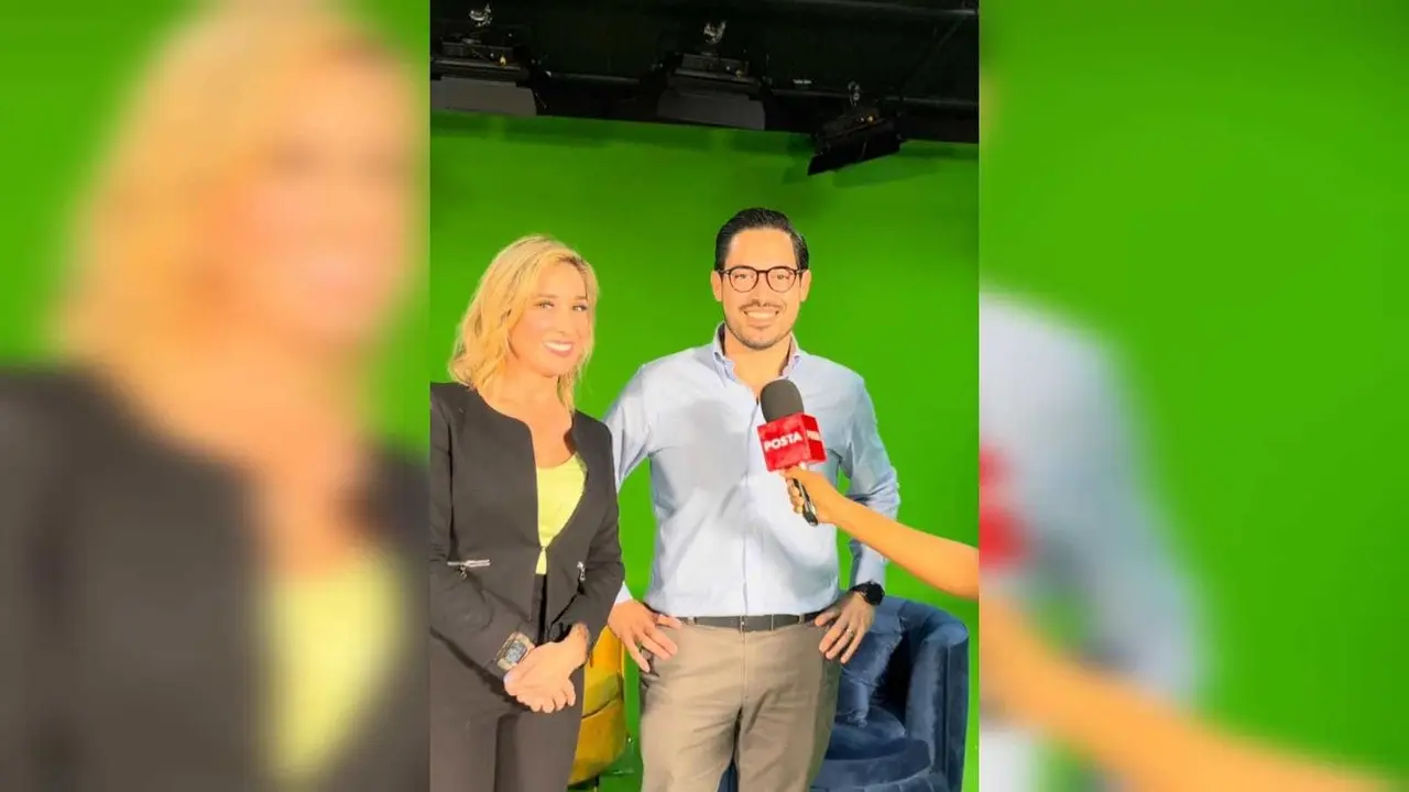 Ante el próximo estreno del primer capítulo de ¿Y qué hacen los políticos? David de la Peña y Vivi Sánchez invitaron a todos los seguidores de POSTAMX para que estén pendientes de las redes sociales. Foto: Especial/ POSTAMX