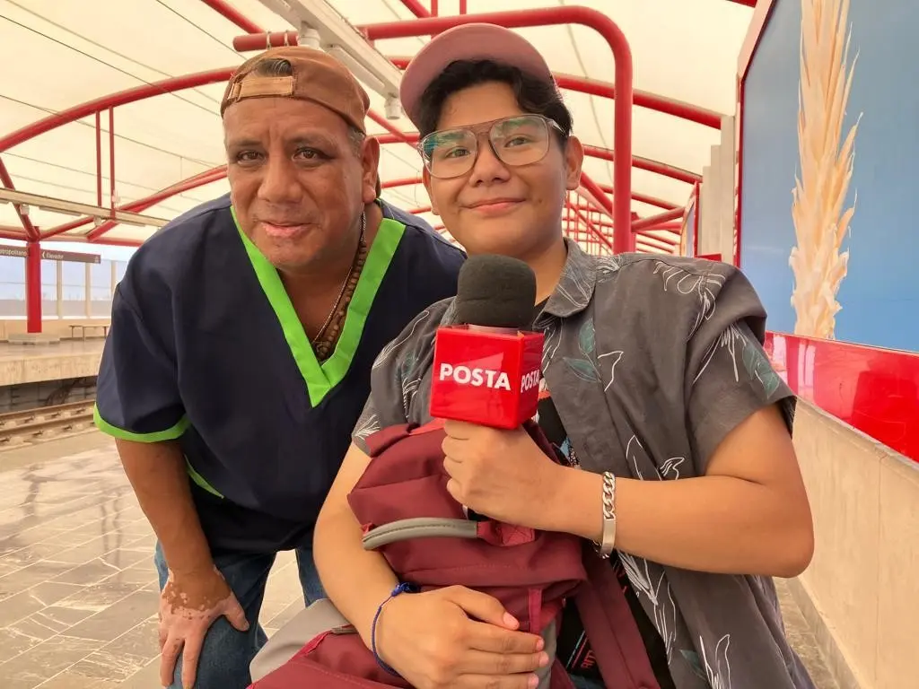 El abrazo que Jonathan le dio a Luis Enrique, fue en un momento donde salieron los sentimientos del joven, a quien le dio tantos consejos como pudo. Foto: Rosy Sandoval