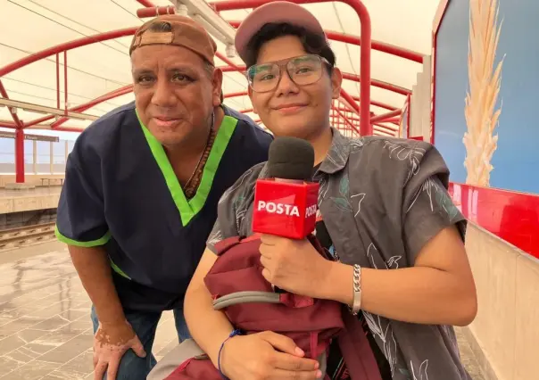 Joven papá llora y agradece a empleado que devolvió mochila olvidada en el metro