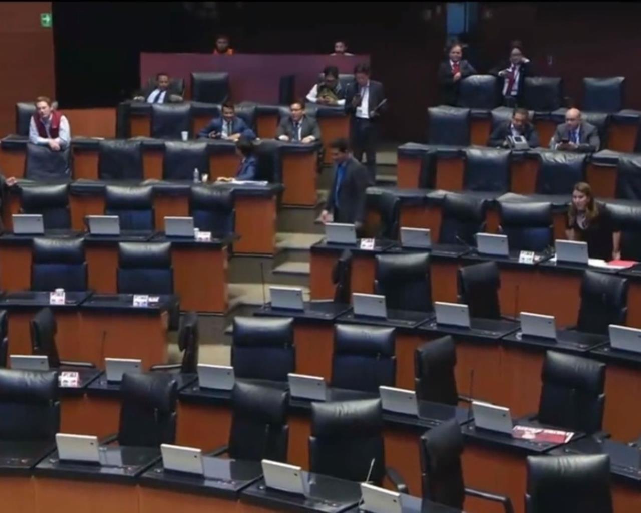 Morena revienta sesión de la Comisión Permanente y es acusado de ser bola de flojos por la oposición. Foto: Captura de pantalla