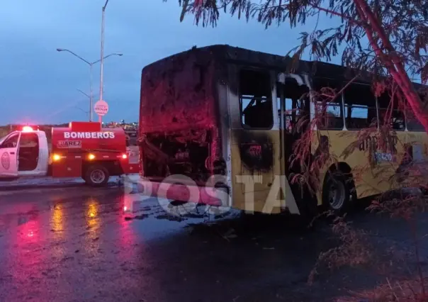 Se incendia unidad de la ruta 223 en Juárez