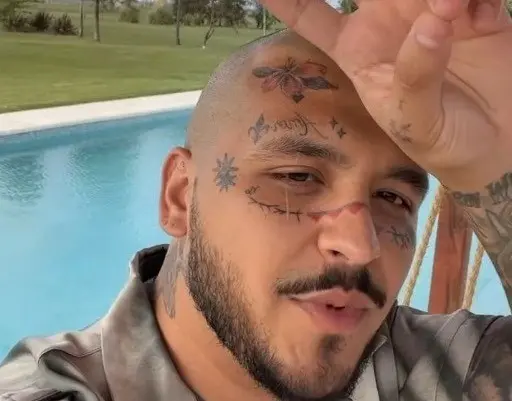 ¡Todo por su bebé! Así luce Christian Nodal tras iniciar a borrar sus tatuajes