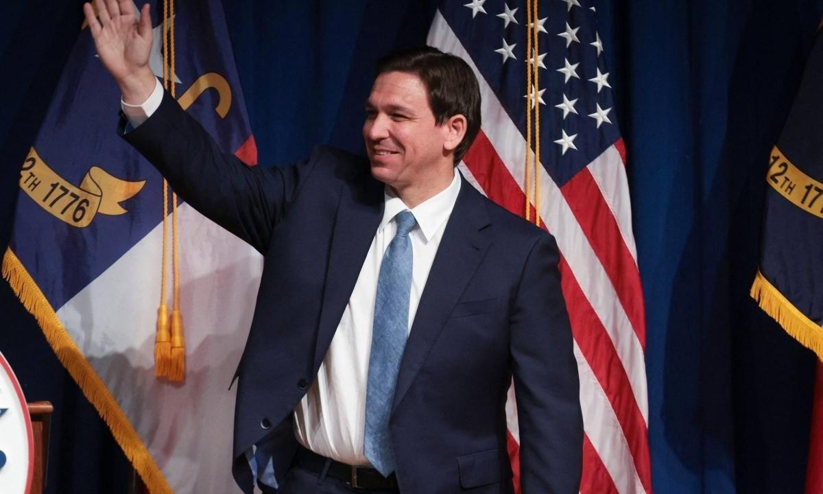 La campaña no dio a conocer información adicional pero DeSantis, de 44 años, tenía programado realizar eventos en todo el centro y este de Tennessee el martes. Foto: AP.