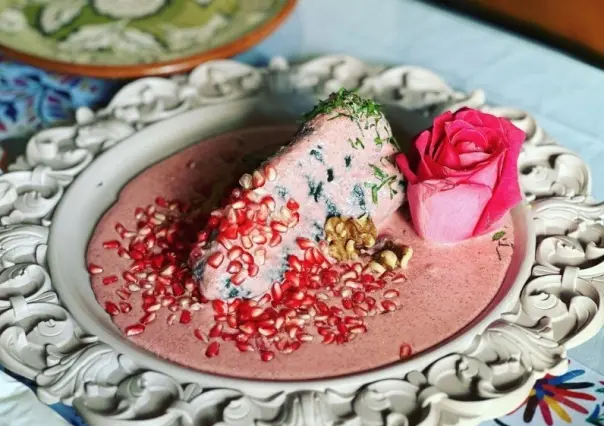 ¡Todo pinky! Crea restaurante chiles en nogada con temática de Barbie