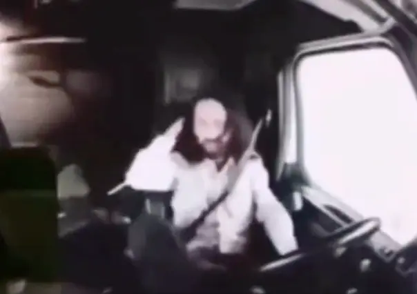 VIDEO: El Buki sufre casi fatal accidente en la carretera