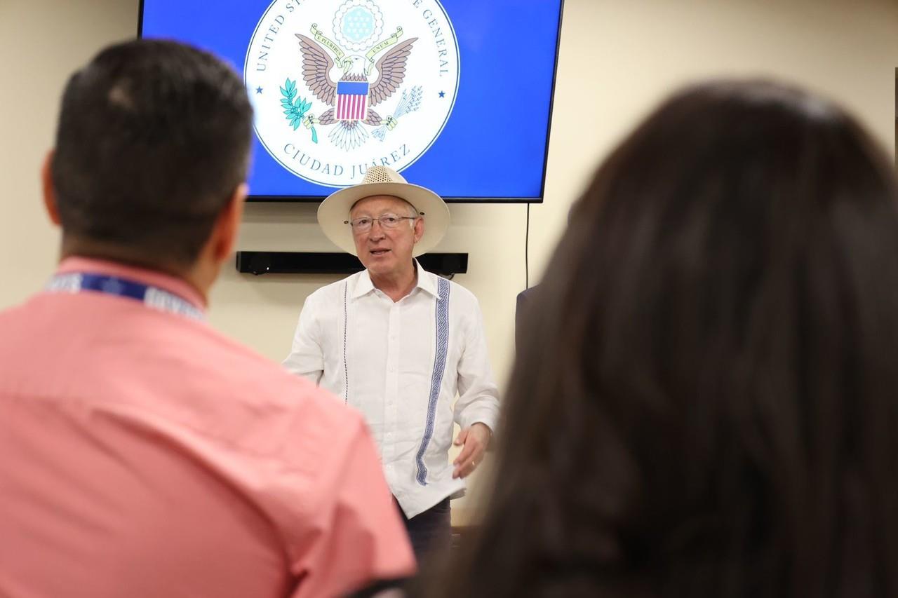 EU investiga empresas que venden armas a México, señala Ken Salazar. Foto: @USAmbMex