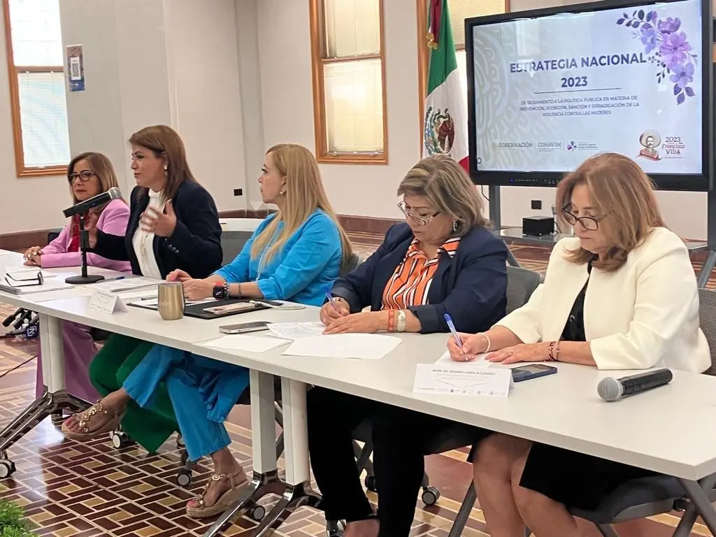 En la reunión también asistieron la Secretaria de las Mujeres, Graciela Buchanan así como la Presidenta de la Comisión Estatal de Derechos Humanos. Foto: Rosy Sandoval