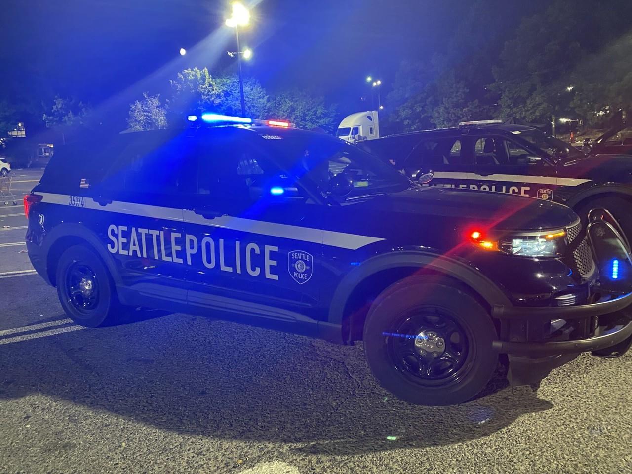 El Departamento de Policía de Seattle respondió a un aviso de balacera en torno a las 21:00 horas en el bloque 9200 de Rainier Avenue South. Foto:  Policía de Seattle