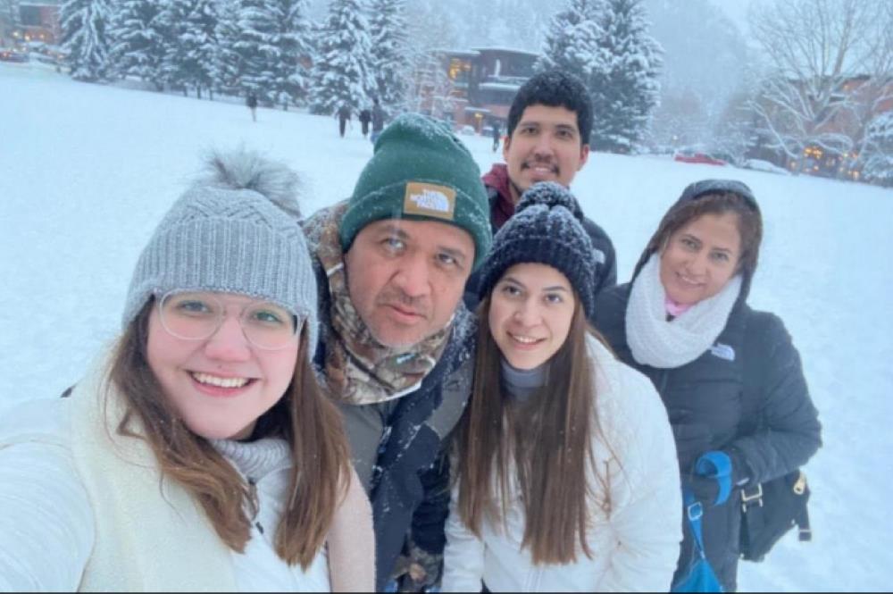 Fernando Sifuentes, Abril González, Luz González Olacio, María José Sifuentes e Ismael Rincón, es la familia que murió en Nepal.. Foto. Cortesía