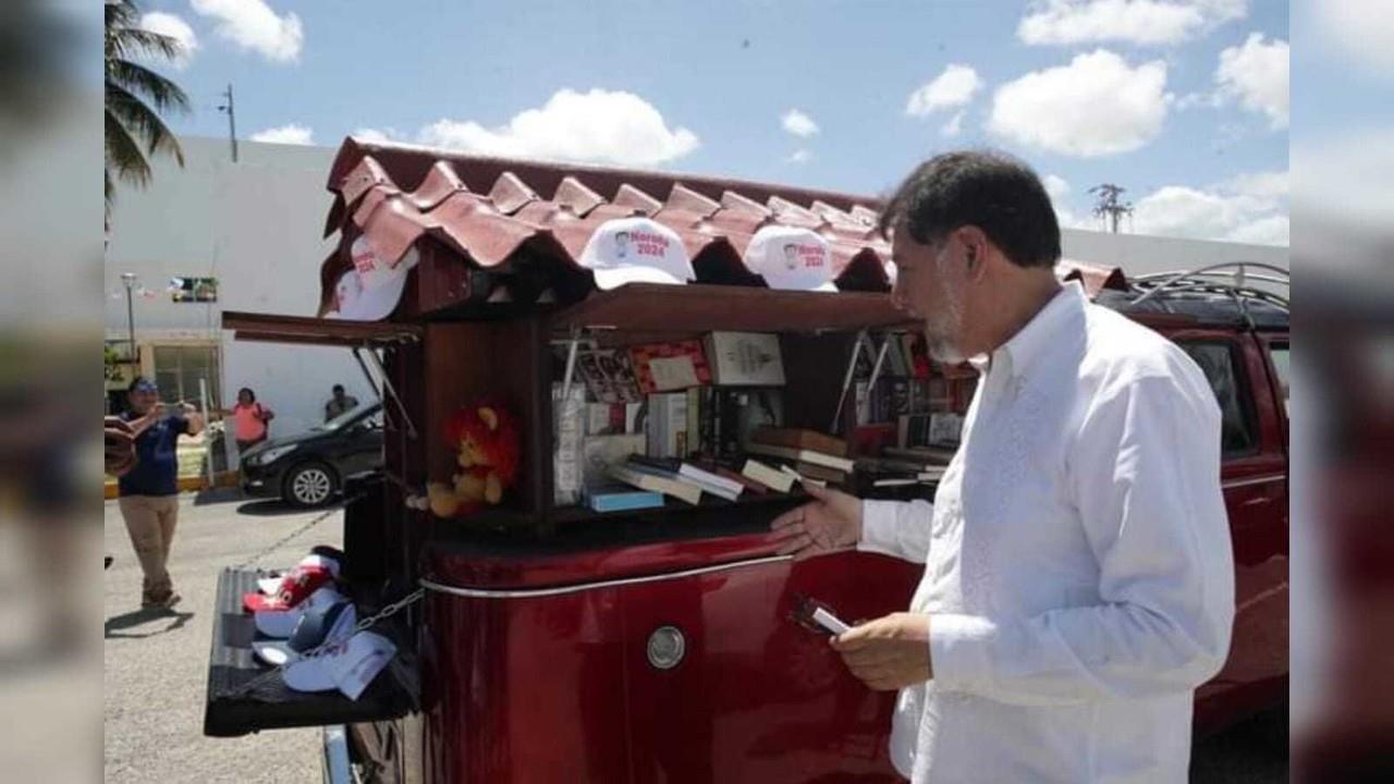 Gerardo Fernández Noroña estuvo en Durango para ofrecer una asamblea informativa a simpatizantes de su movimiento acompañado de su Noroña Bus. Foto: Facebook Rafael Ramírez Hernández.