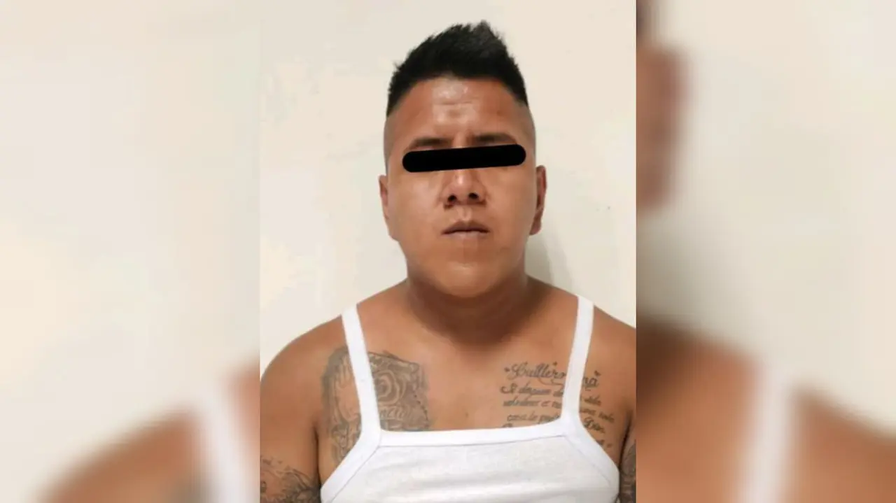 Moisés N es el presunto ladrón de transporte público que quedó grabado en video cuando robó con una pistola de juguete y que le dijo a los pasajeros No quiero monedas, puros billetes. Lo detuvieron en Ecatepec. Foto: Cortesía