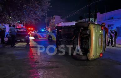 Vuelca su auto tras manejar ebrio en la colonia Independencia