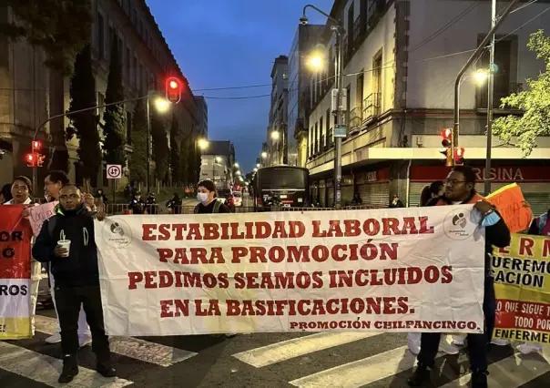 Personal médico de Guerrero se manifiesta en el Zócalo; exigen basificación