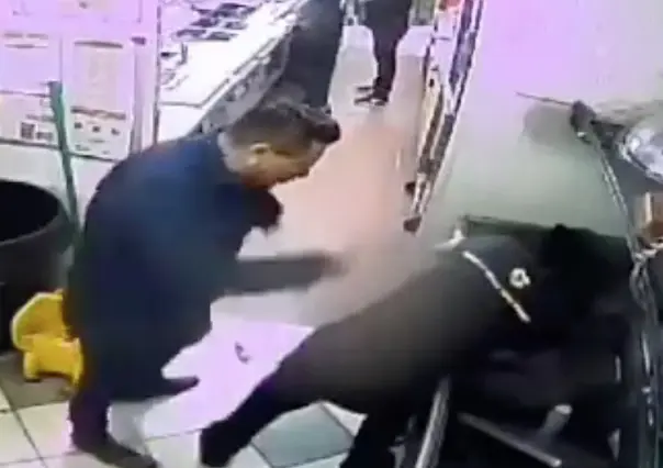 VIDEO: Da hombre golpiza salvaje a un joven en restaurante de San Luis Potosí