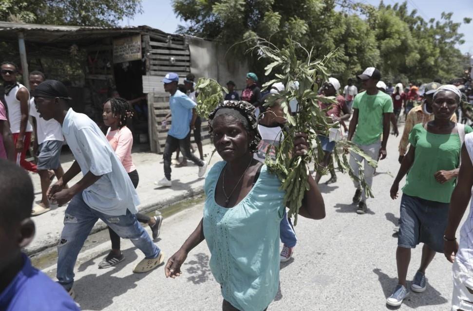 El secuestro de Alix Dorsainvil y su hijo es un recordatorio impactante de la violencia y la inseguridad que enfrenta el pueblo haitiano. (Foto: AP/Odelyn Joseph)