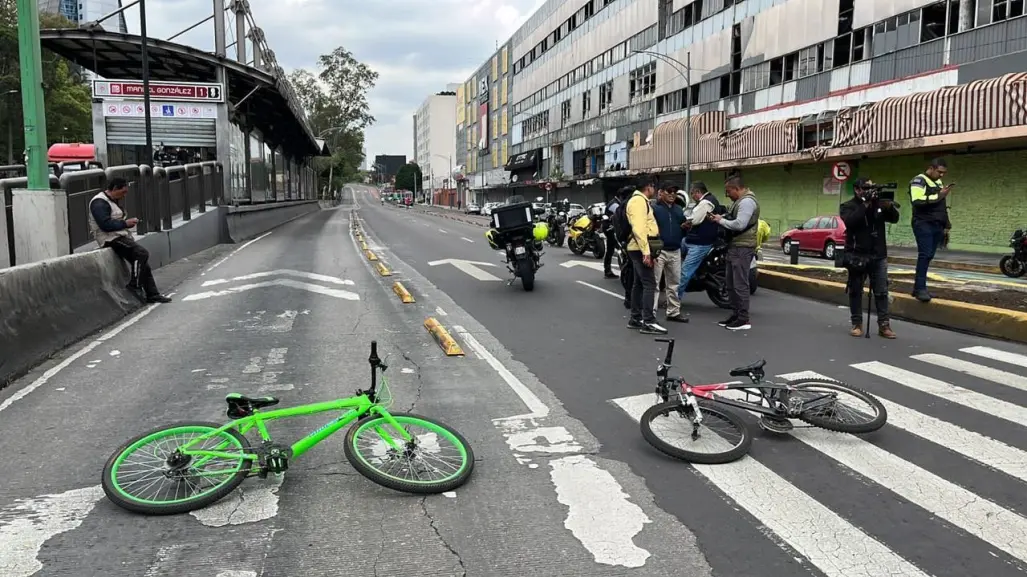 Bloquean Insurgentes familiares de menor atropellado, exigen justicia