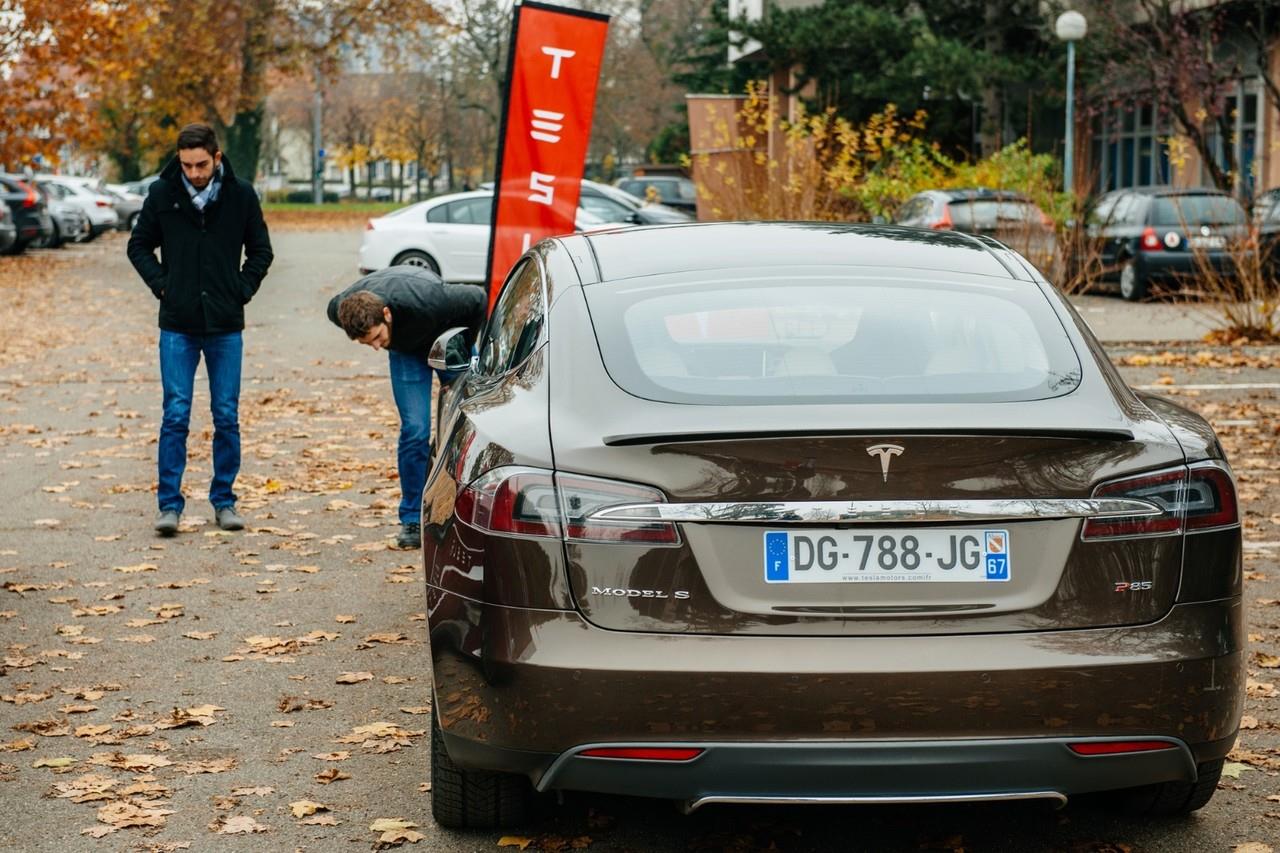 La pesquisa es al menos la quinta que inicia la agencia sobre autos Tesla en los tres últimos años. Foto: Emprendedor.