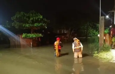 Lluvia afecta más de mil casas en Veracruz