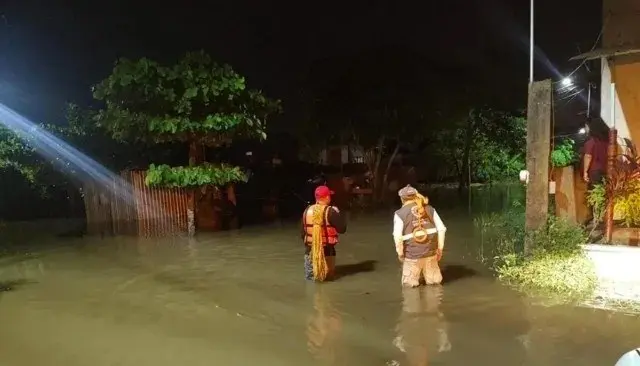 Lluvia afecta más de mil casas en Veracruz