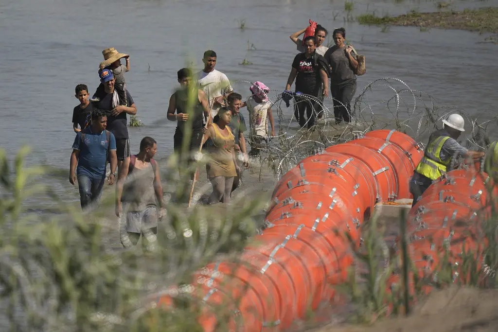 Encuentran cuerpo sin vida en boyas flotantes en el río Bravo