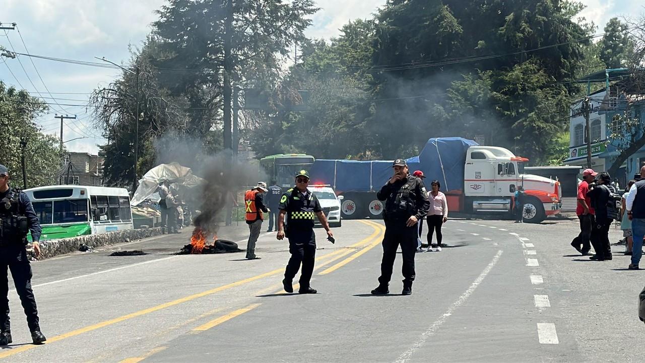 Talamontes retienen a trabajadores y queman vehículos en Huitzilac. Foto: Ramón Ramírez