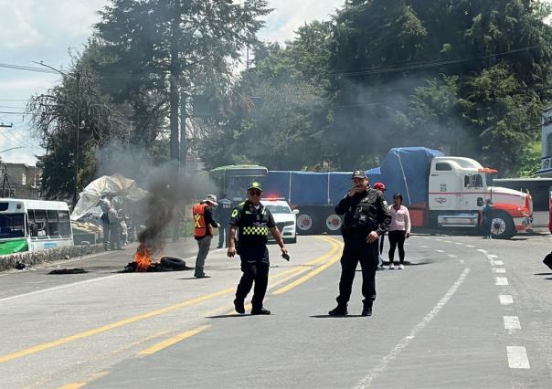 Talamontes retienen a trabajadores y queman vehículos en Huitzilac