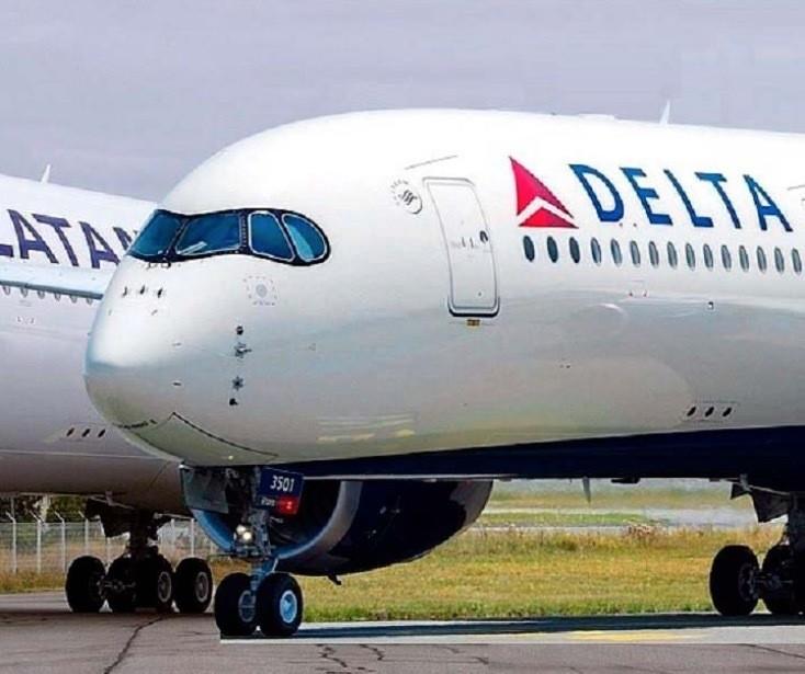 ¡Otra de aviones! Pasajero se corta e intenta atacar a trabajador de Delta