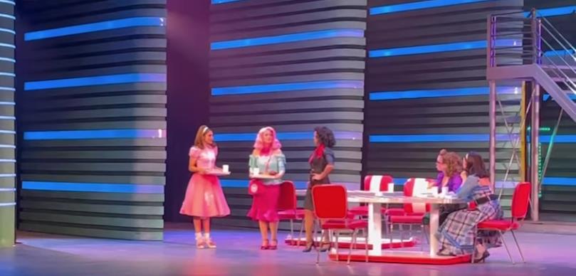 Andrea Legarreta comparte créditos en el musical Vaselina junto a Mariana Garza, Erik Rubín, María León y Benny Ibarra. Foto. Captura Instagrama @programahoy