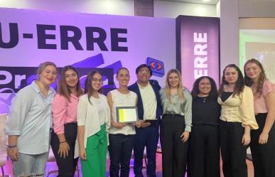 Claudia Sehinbaum se reúne con estudiantes de la U-ERRE