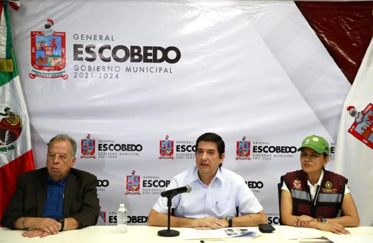 Advierten sobre riesgos tras derrumbe en edificio en Escobedo