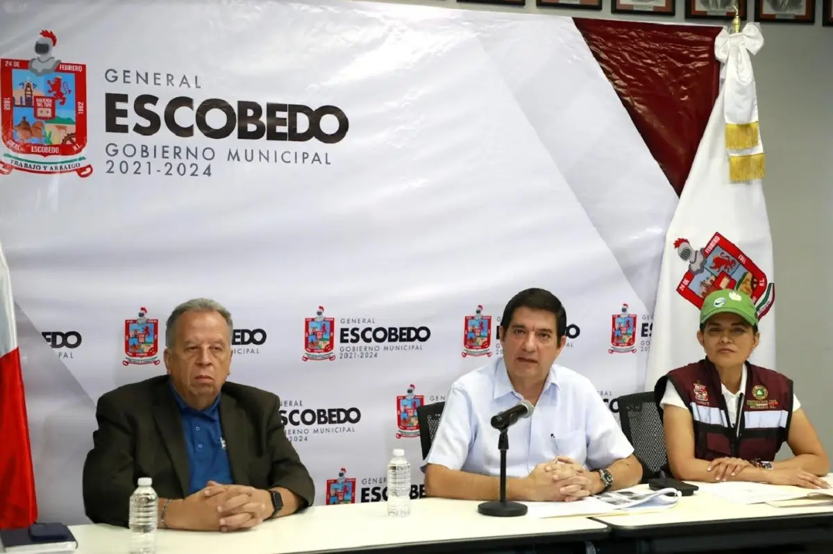 Advierten sobre riesgos tras derrumbe en edificio en Escobedo