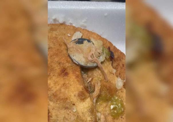 ¡Rellena de dinero! Joven encuentra moneda de 5 pesos en una gordita