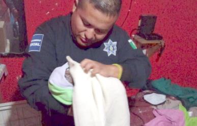 De policías a parteros, uniformados asisten a una mamá en Ecatepec