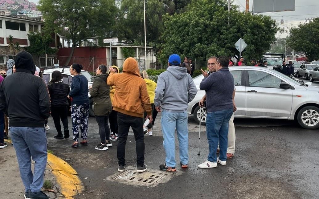 Las autoridades locales se encuentran trabajando para restablecer el orden y garantizar la circulación normal de los vehículos en la zona afectada. Foto: Especial.